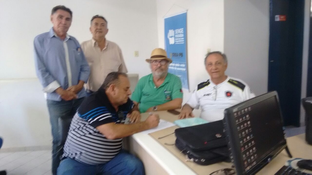 Presidente visita a associados de Patos